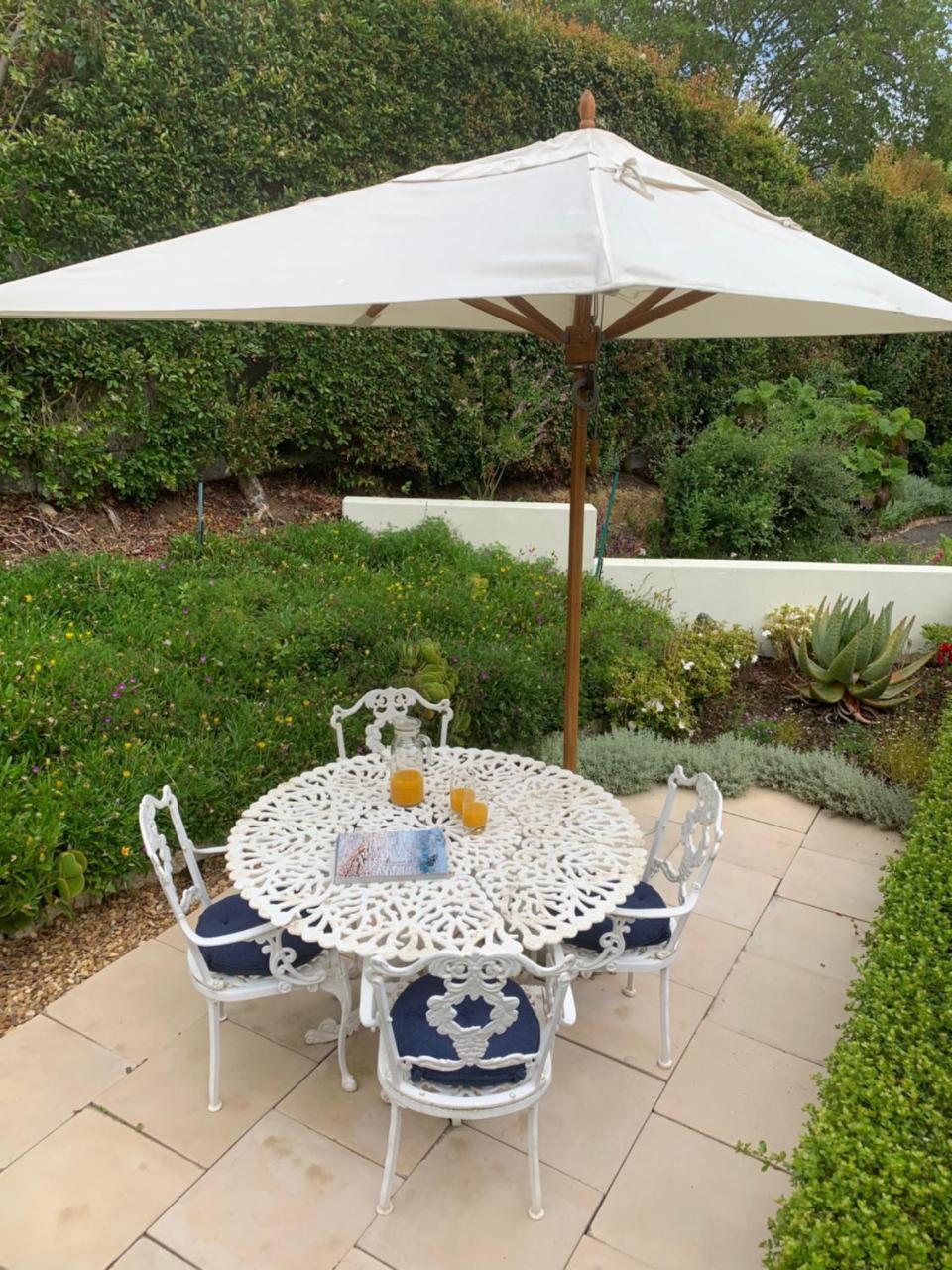 Beluga Of Constantia Guest House Kaapstad Buitenkant foto