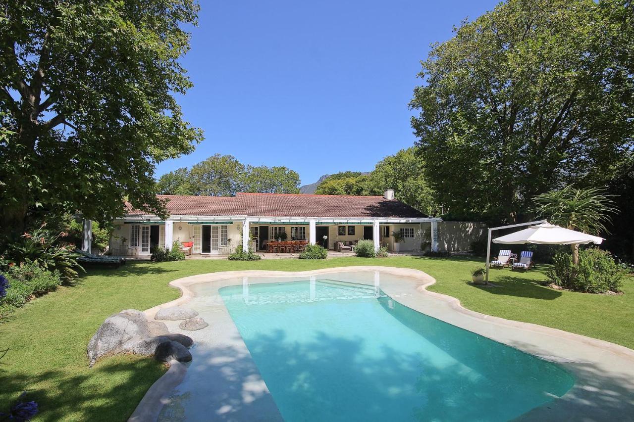 Beluga Of Constantia Guest House Kaapstad Buitenkant foto